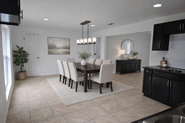 303 N Prairie St, Leesville, LA 71446