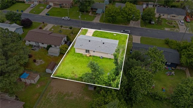 2302 Beth Lane, Bentonville, AR 72712