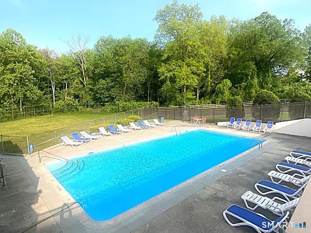 27 Crows Nest Lane 4B, Danbury, CT 06810