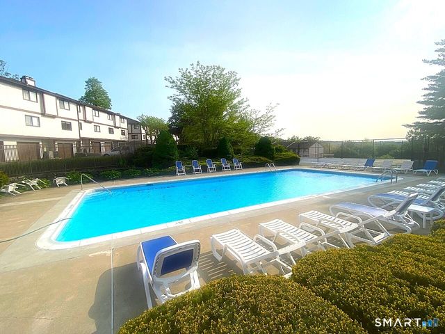 27 Crows Nest Lane 4B, Danbury, CT 06810