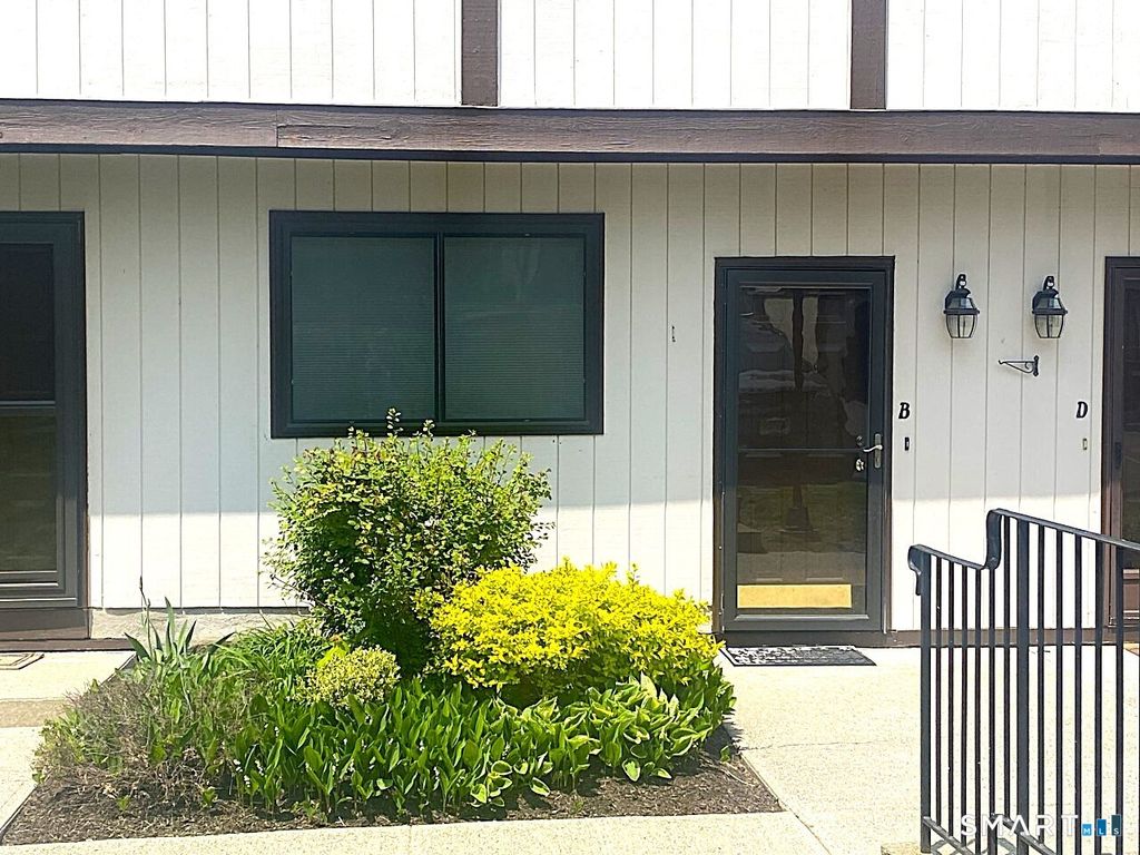 27 Crows Nest Lane 4B, Danbury, CT 06810