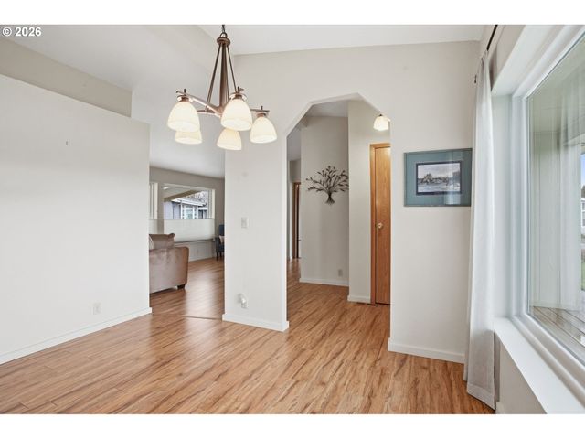 3355 N DELTA Hwy 105, Eugene, OR 97408