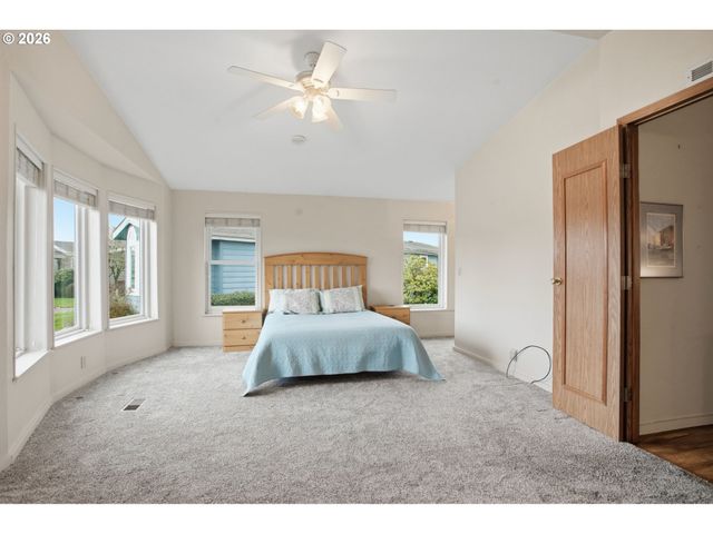 3355 N DELTA Hwy 105, Eugene, OR 97408