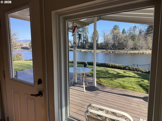 3355 N DELTA Hwy 105, Eugene, OR 97408