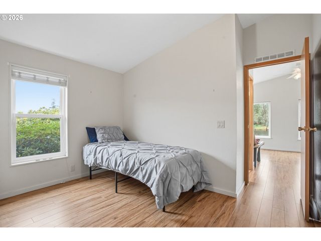 3355 N DELTA Hwy 105, Eugene, OR 97408