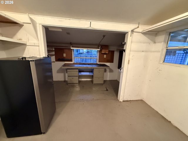 3355 N DELTA Hwy 105, Eugene, OR 97408