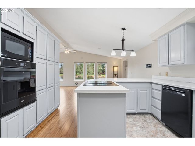 3355 N DELTA Hwy 105, Eugene, OR 97408