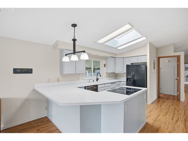 3355 N DELTA Hwy 105, Eugene, OR 97408