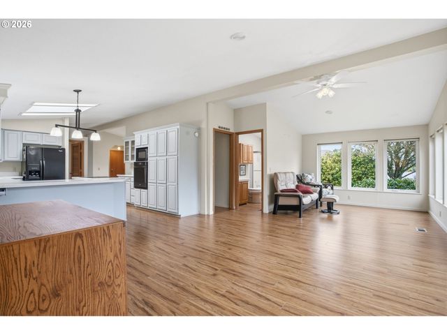 3355 N DELTA Hwy 105, Eugene, OR 97408