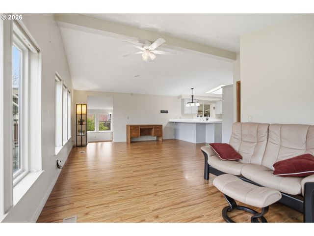 3355 N DELTA Hwy 105, Eugene, OR 97408