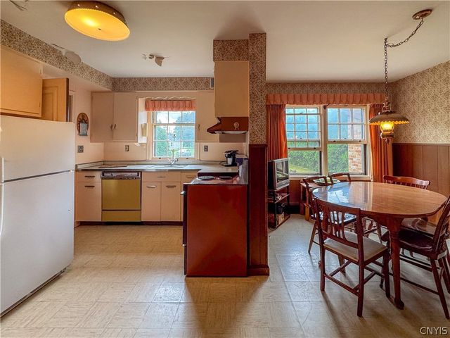 9 Eastern Parkway, Sennett, NY 13021