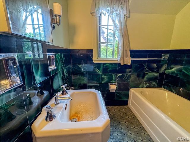 9 Eastern Parkway, Sennett, NY 13021
