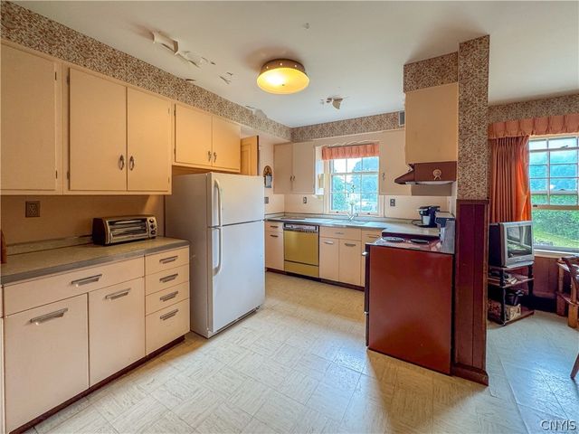 9 Eastern Parkway, Sennett, NY 13021