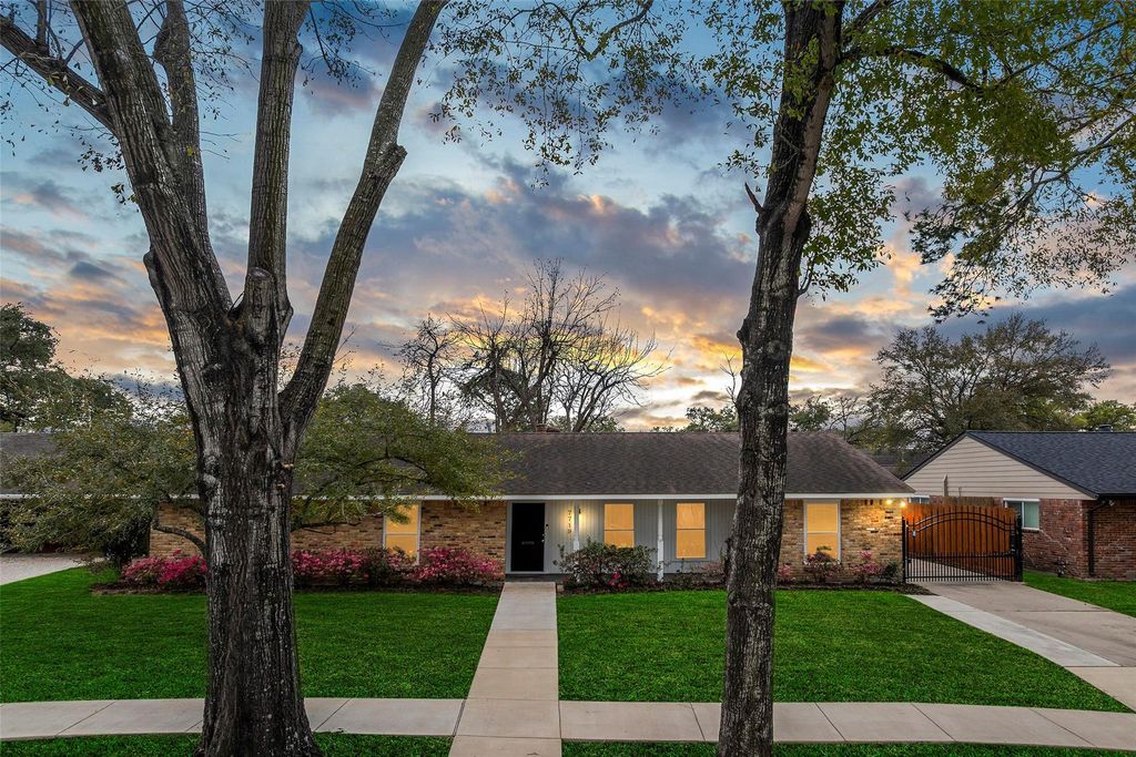 7719 Highmeadow Drive, Houston, TX 77063