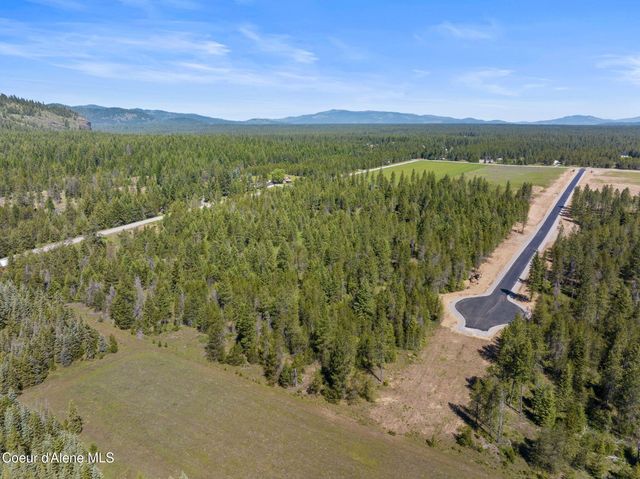 5 W Ellington Ct, Athol, ID 83801
