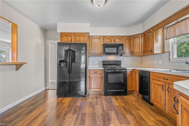 4836 Linshaw LN, Virginia Beach, VA 23455