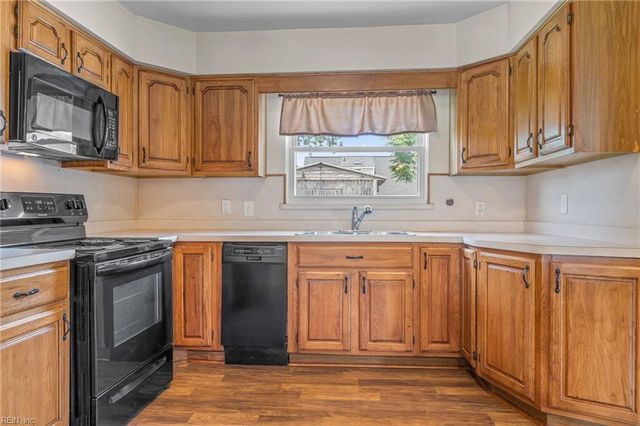 4836 Linshaw LN, Virginia Beach, VA 23455