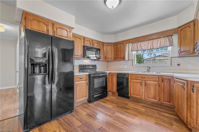 4836 Linshaw LN, Virginia Beach, VA 23455
