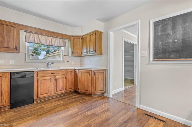 4836 Linshaw LN, Virginia Beach, VA 23455