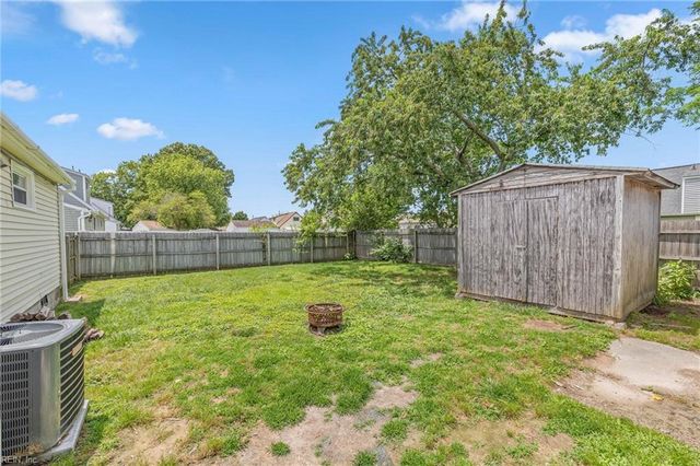 4836 Linshaw LN, Virginia Beach, VA 23455
