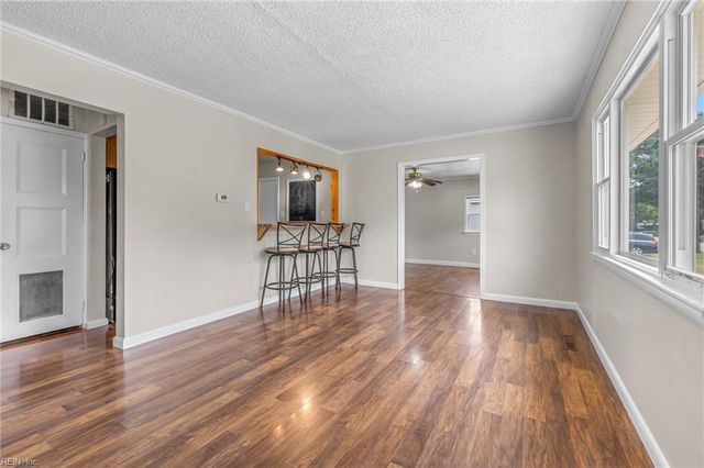 4836 Linshaw LN, Virginia Beach, VA 23455