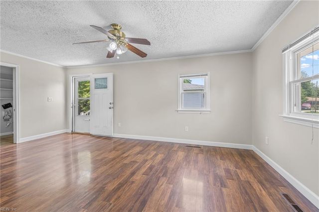 4836 Linshaw LN, Virginia Beach, VA 23455