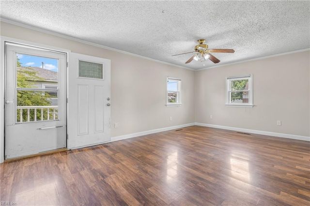 4836 Linshaw LN, Virginia Beach, VA 23455