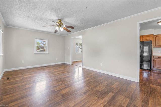 4836 Linshaw LN, Virginia Beach, VA 23455