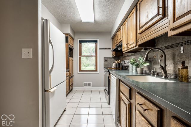 560 Golf Lane, Indianapolis, IN 46260
