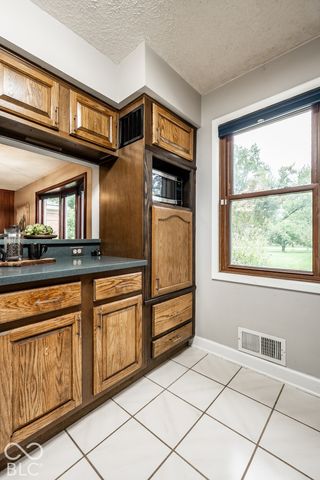 560 Golf Lane, Indianapolis, IN 46260