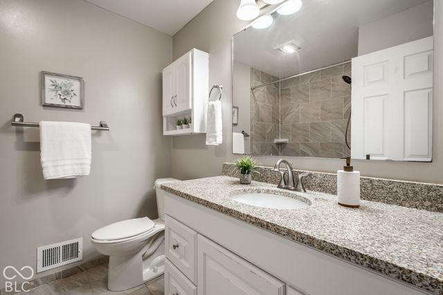 560 Golf Lane, Indianapolis, IN 46260