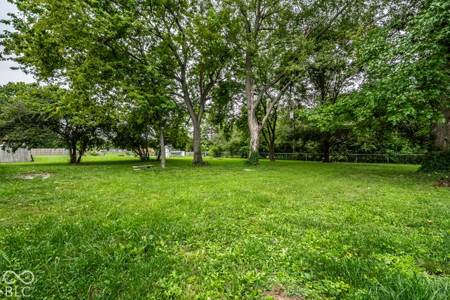 560 Golf Lane, Indianapolis, IN 46260