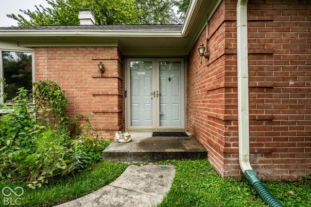 560 Golf Lane, Indianapolis, IN 46260