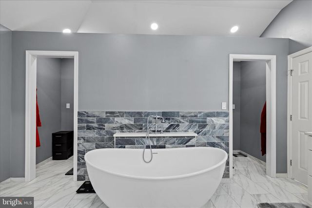 2014 ROSEDALE LN, Huntingtown, MD 20639