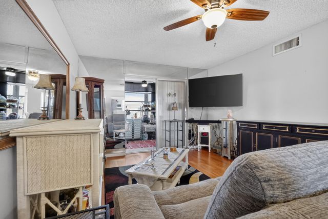 300 NE 26th Avenue 408, Boynton Beach, FL 33435