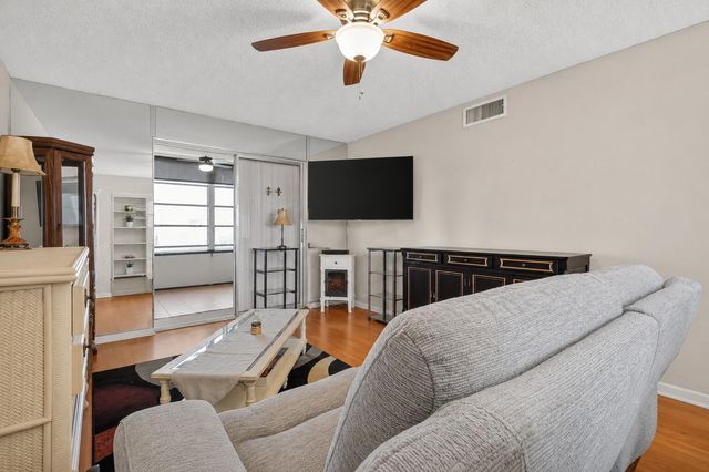 300 NE 26th Avenue 408, Boynton Beach, FL 33435