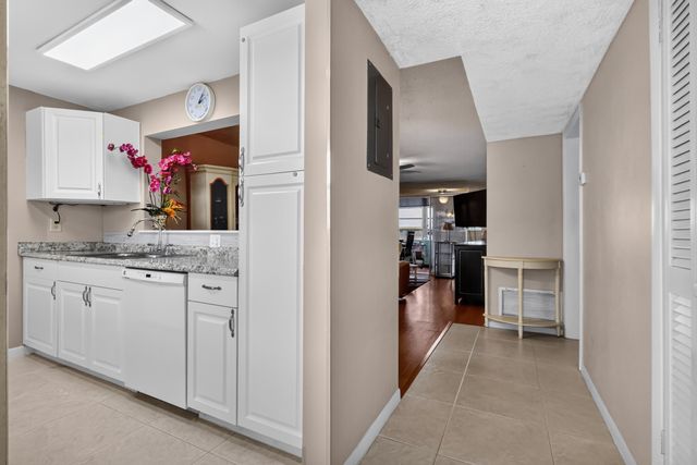 300 NE 26th Avenue 408, Boynton Beach, FL 33435