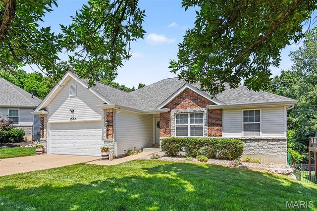 3585 Lakeview Heights Drive, St Louis, MO 63129