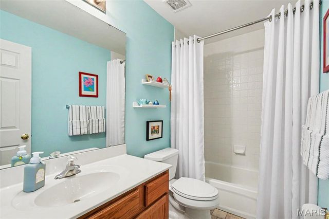 3585 Lakeview Heights Drive, St Louis, MO 63129