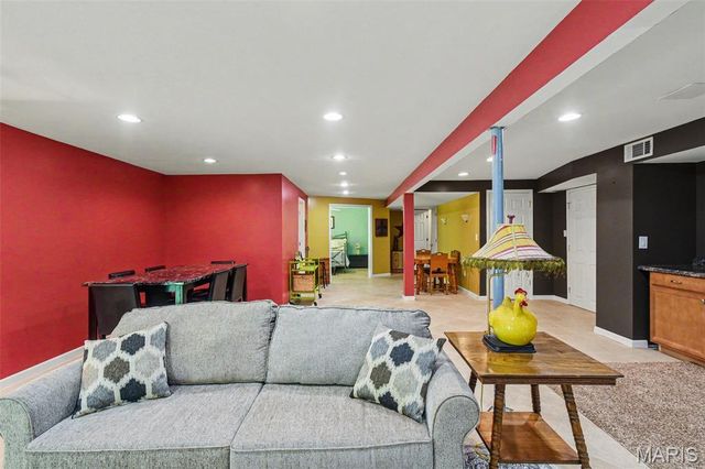 3585 Lakeview Heights Drive, St Louis, MO 63129
