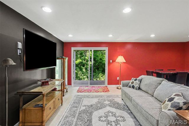 3585 Lakeview Heights Drive, St Louis, MO 63129