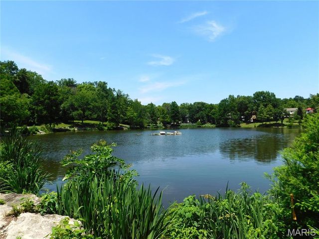 3585 Lakeview Heights Drive, St Louis, MO 63129