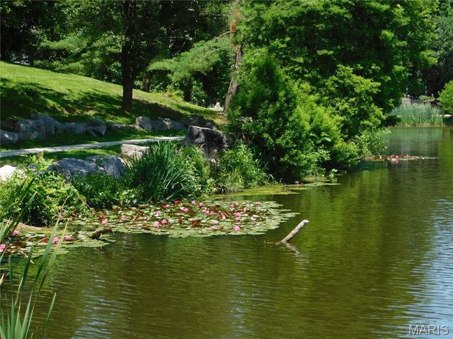 3585 Lakeview Heights Drive, St Louis, MO 63129