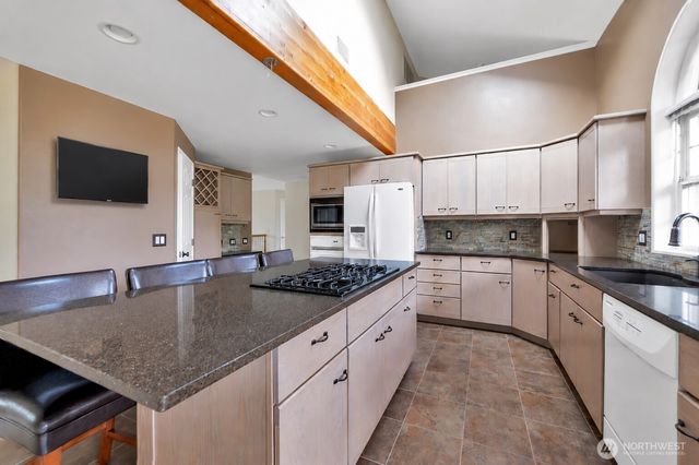 718 C Street, Blaine, WA 98230
