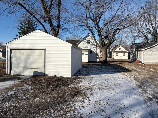 819 5th Street, Rock Island, IL 61201