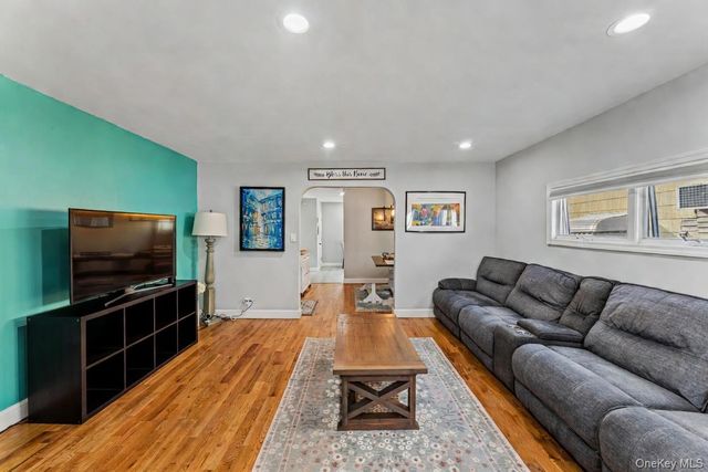 68 Putnam Avenue, Valley Stream, NY 11580
