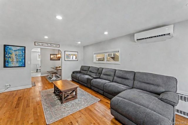 68 Putnam Avenue, Valley Stream, NY 11580