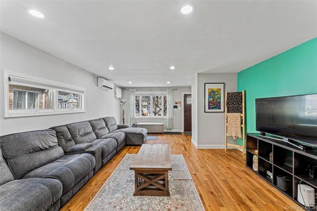 68 Putnam Avenue, Valley Stream, NY 11580