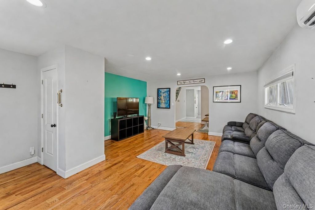 68 Putnam Avenue, Valley Stream, NY 11580