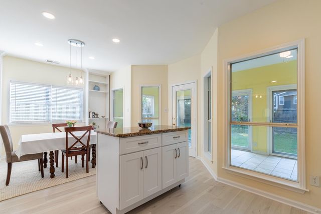 1093 ISLAND MIST CIR, Memphis, TN 38103